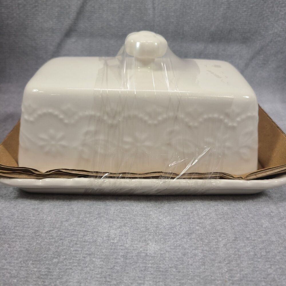 NIB Pioneer Woman Toni Stoneware Embossed Linen Covered Butter Dish